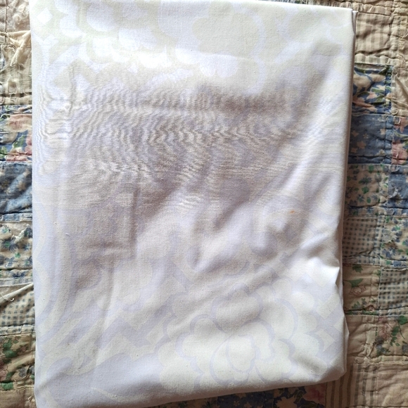 WHITE Cannon twin scroll pattern flat - Picture 3 of 12